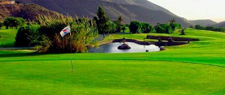 Practicar golf en Roquetas