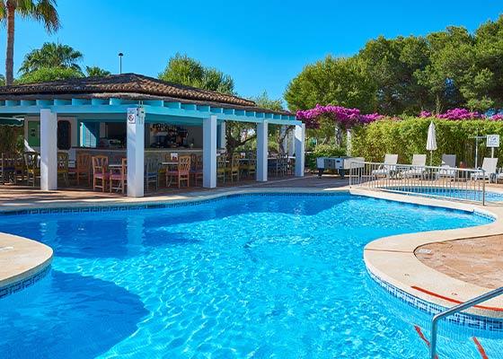 Piscina Protur Bahía Azul Apartamentos a Cala Bona