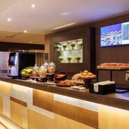 In & Out Lounge
