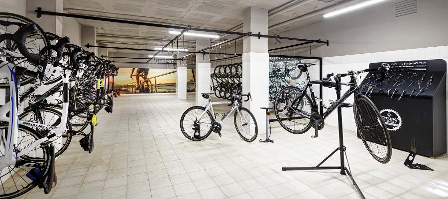 Cycling center, Garage and bicycle workshop