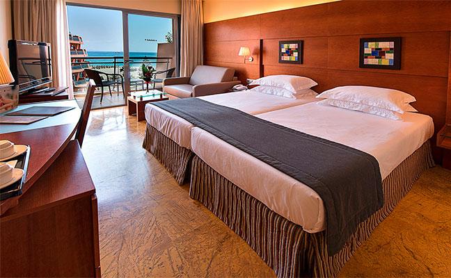 Escapada de lujo en nuestro hotel, Protur Roquetas Hotel & Spa 5 estrellas alojado en habitación doble con todo incluido