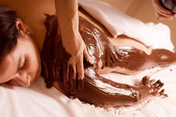 Combina un relaxant i original massatge amb un circuit hidrotermal en Biomar Spa