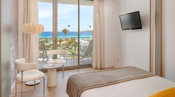 Doble con terraza Protur Playa Cala Millor Hotel